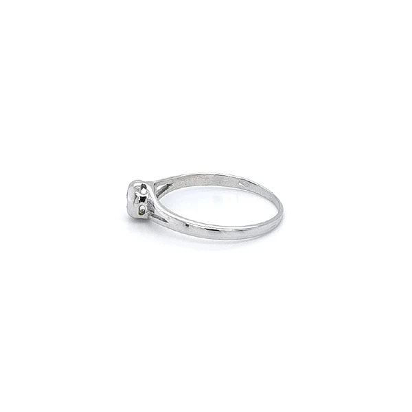 Nhẫn đính hôn bằng vàng trắng và zircon