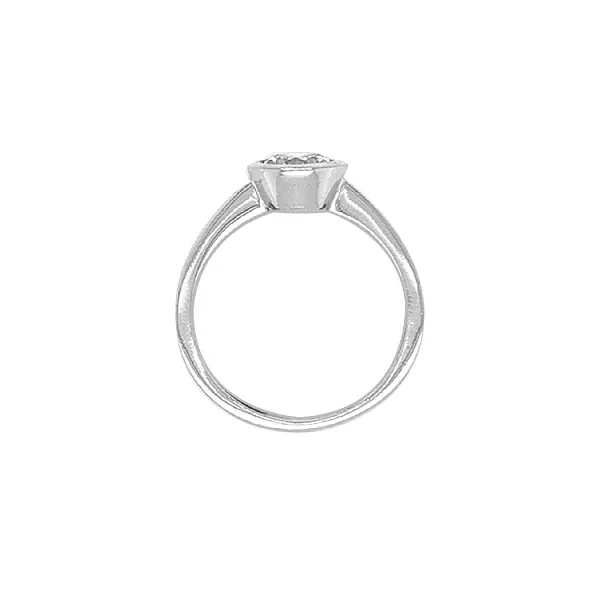 Nhẫn đính hôn bằng vàng với đá zircon