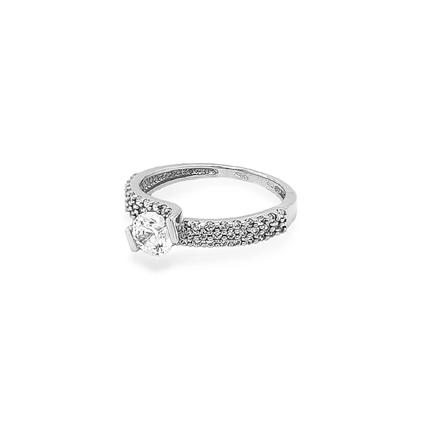 Nhẫn đính hôn bằng vàng với đá zircon