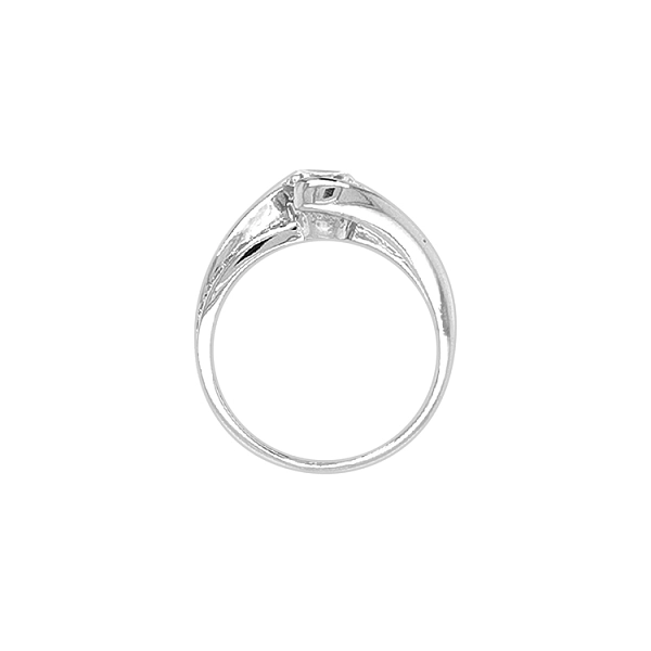 Nhẫn đính hôn bằng vàng với đá zircon