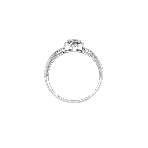 Nhẫn đính hôn bằng vàng với đá zircon
