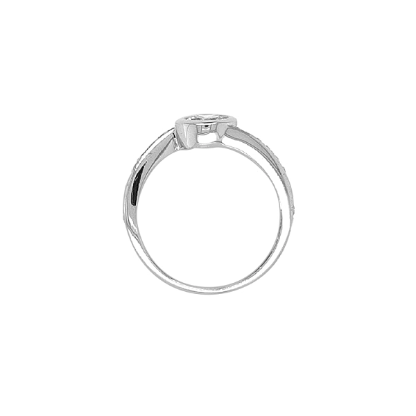 Nhẫn đính hôn bằng vàng với đá zircon