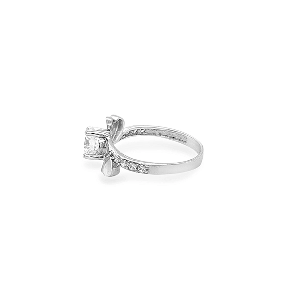 Nhẫn vàng đính đá zircon