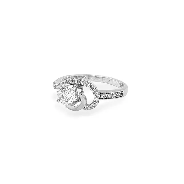 Nhẫn đính hôn bằng vàng với đá zircon