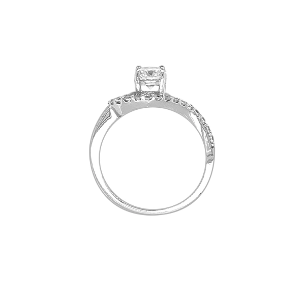 Nhẫn đính hôn bằng vàng với đá zircon