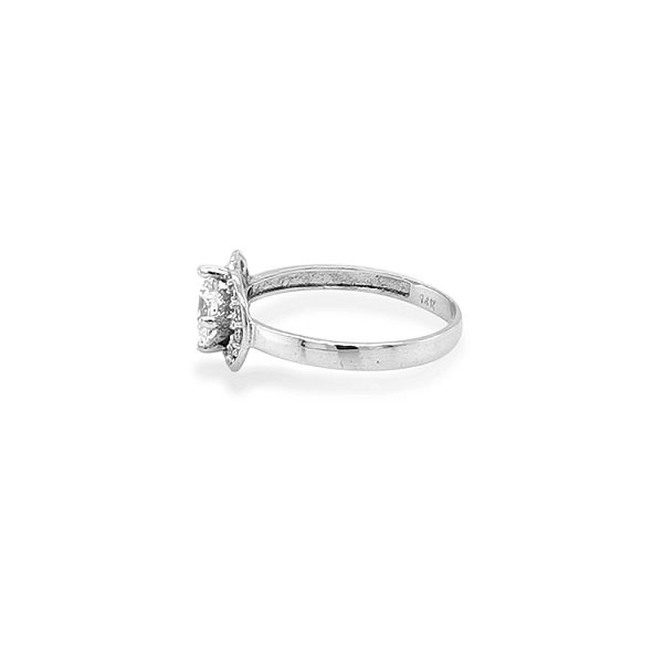 Nhẫn vàng đính đá zircon
