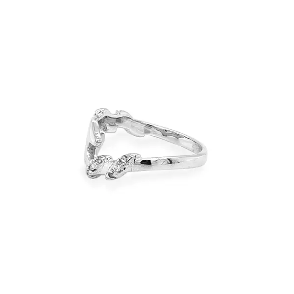 Nhẫn vàng đính đá zircon