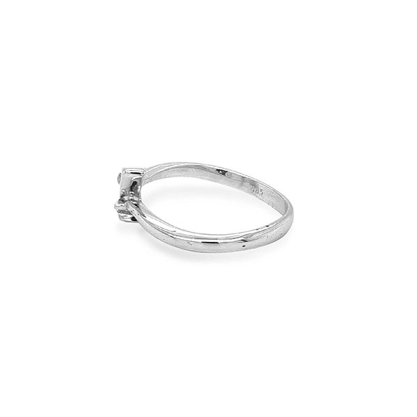 Nhẫn vàng đính đá zircon