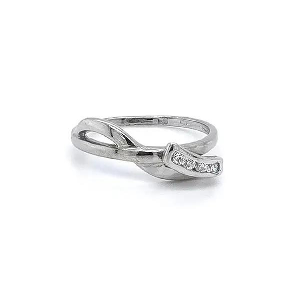 Nhẫn vàng trắng đính đá zircon trắng