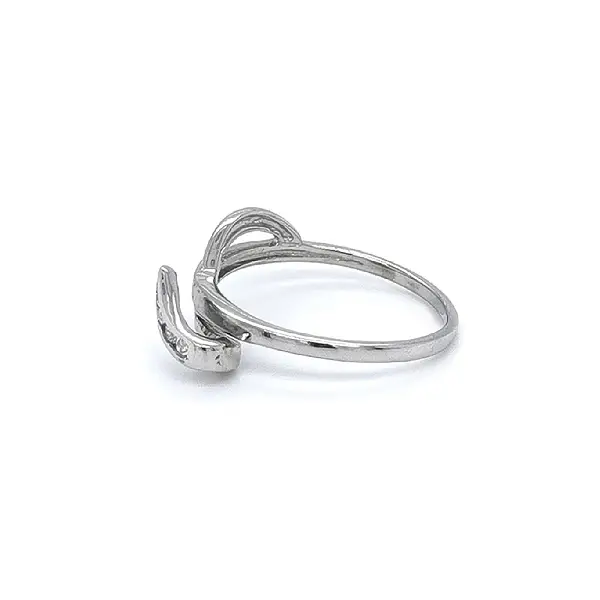 Nhẫn vàng trắng đính đá zircon trắng