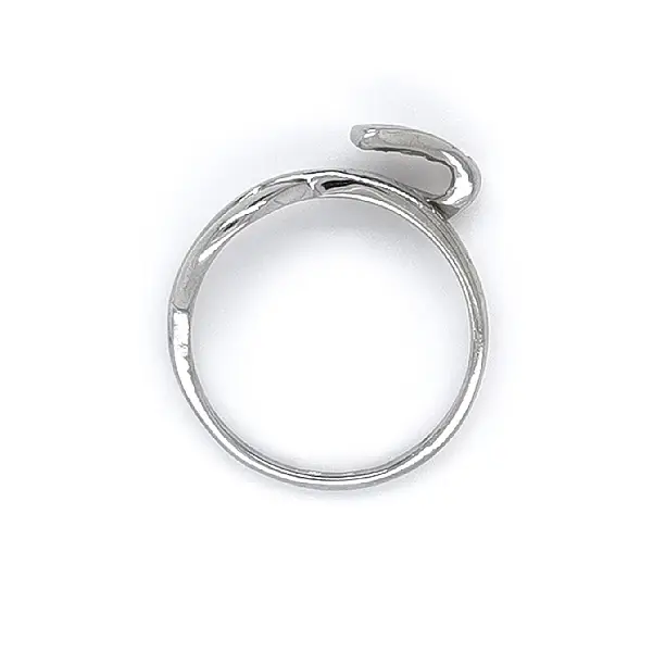 Nhẫn vàng trắng đính đá zircon trắng