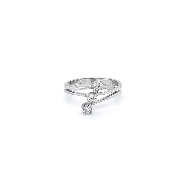Nhẫn vàng trắng đính đá zircon trắng