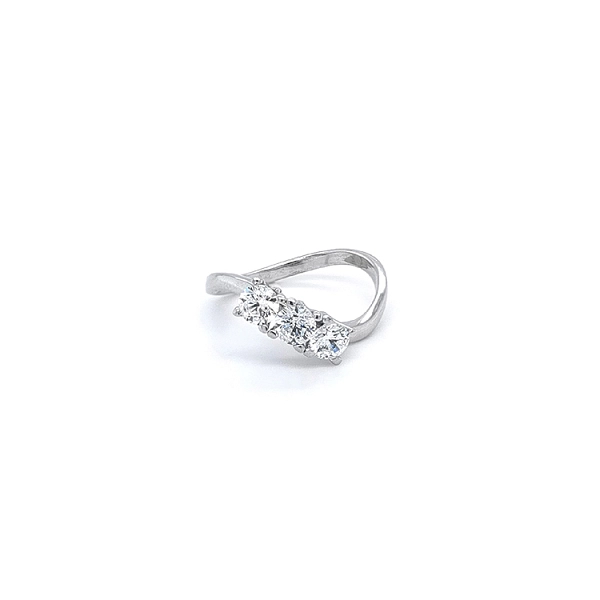 Nhẫn vàng trắng đính đá zircon trắng