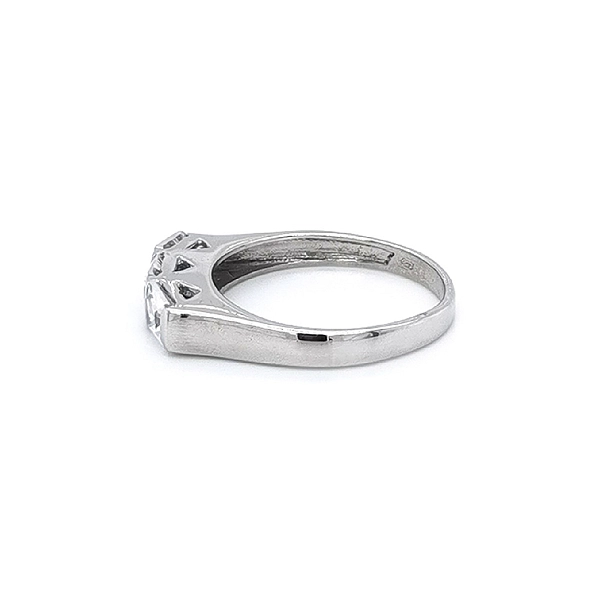 Nhẫn vàng trắng đính đá zircon