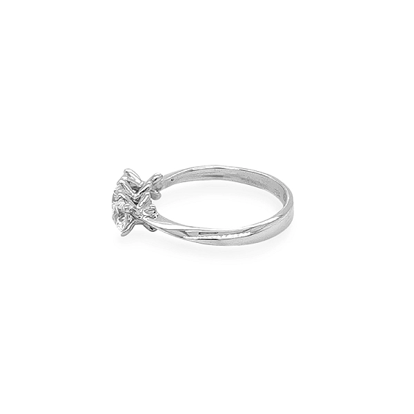 Nhẫn vàng đính đá zircon