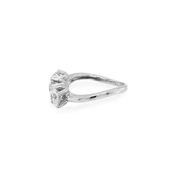Nhẫn vàng đính đá zircon