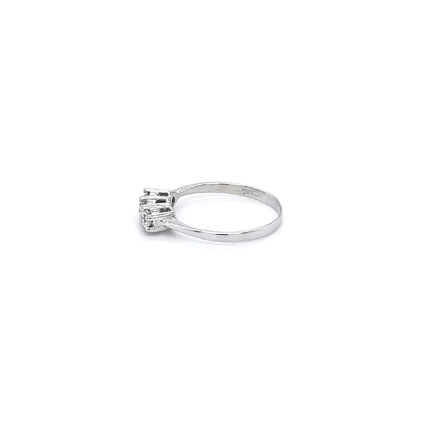 Nhẫn vàng trắng đính đá zircon trắng