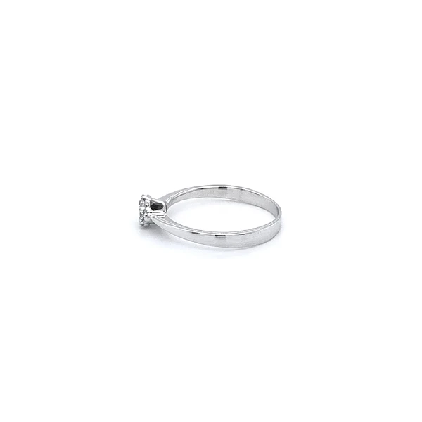 Nhẫn vàng trắng đính đá zircon trắng