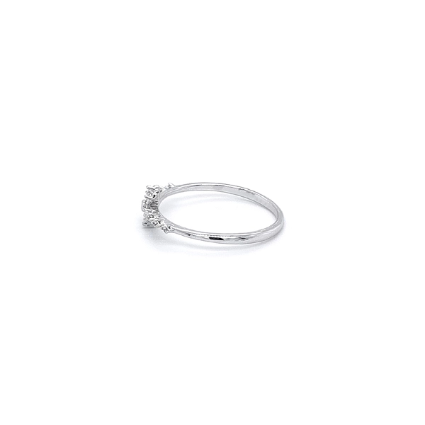 Nhẫn vàng trắng đính đá zircon trắng
