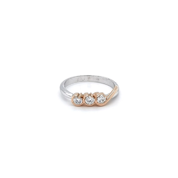 Nhẫn kết hợp vàng và zirconia