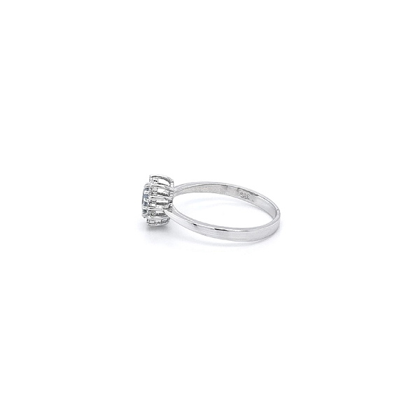 Nhẫn với đá Topaz trắng và vàng trắng