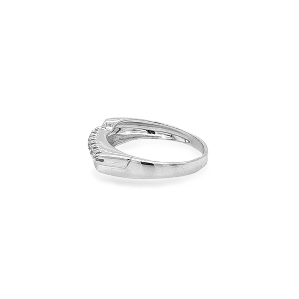 Nhẫn vàng đính đá zircon