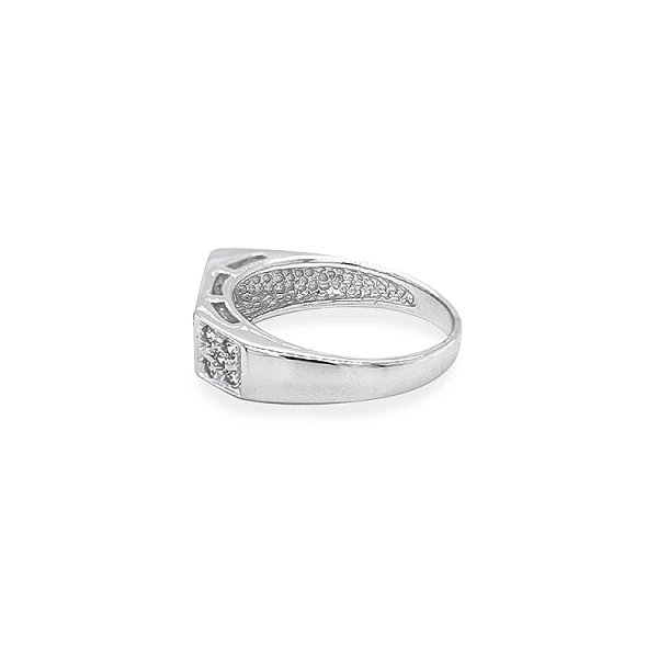 Nhẫn vàng đính đá zircon