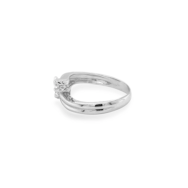 Nhẫn vàng đính đá zircon
