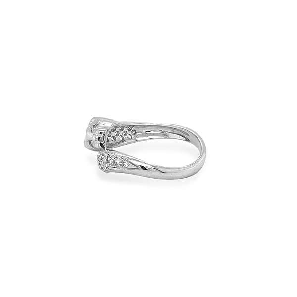 Nhẫn vàng đính đá zircon
