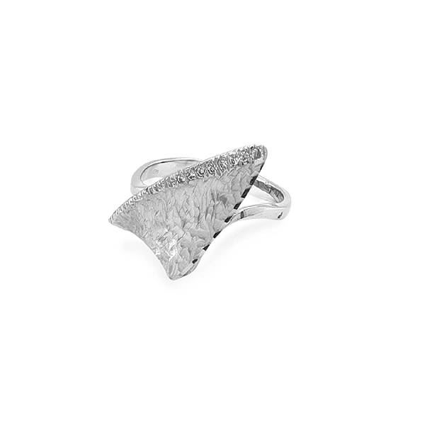 Nhẫn vàng đính đá zircon