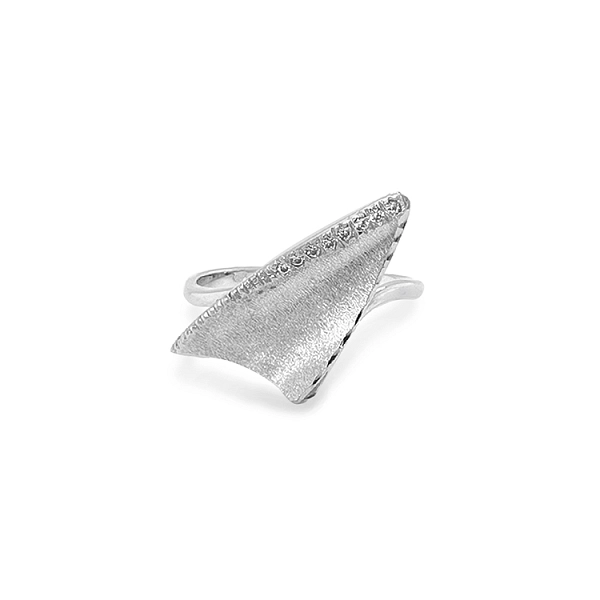 Nhẫn vàng đính đá zircon