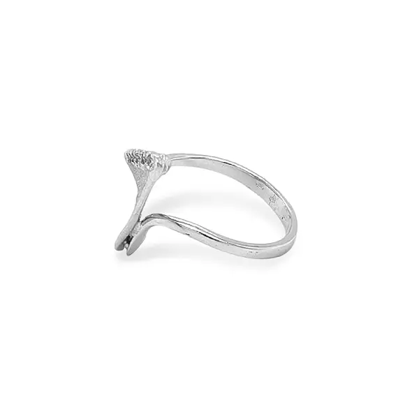 Nhẫn vàng đính đá zircon