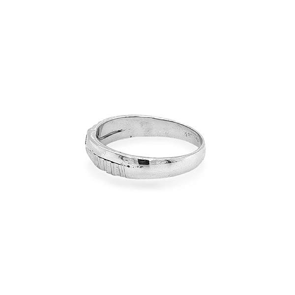 Nhẫn vàng đính đá zircon