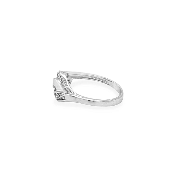 Nhẫn vàng đính đá zircon