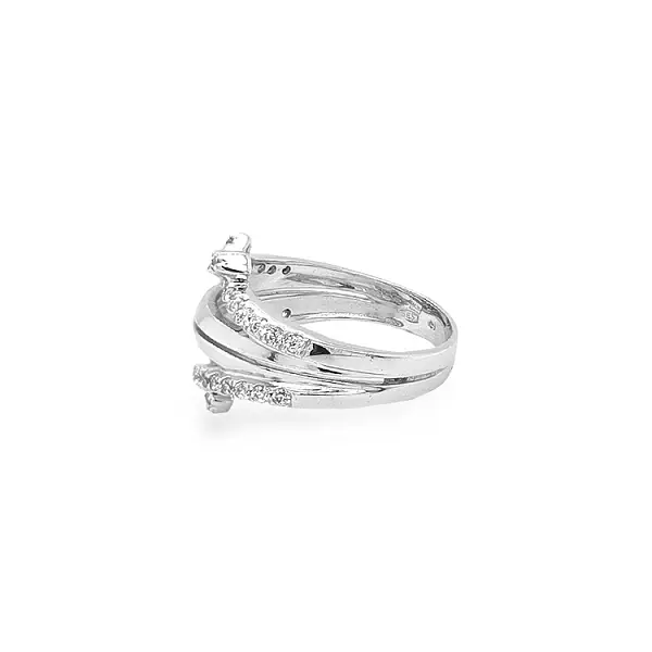 Nhẫn vàng đính đá zircon