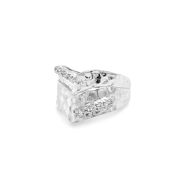 Nhẫn vàng đính đá zircon