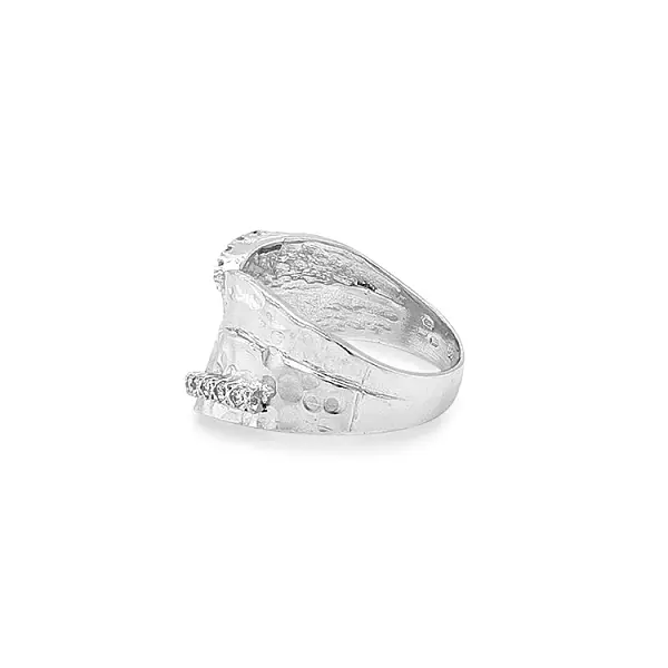 Nhẫn vàng đính đá zircon