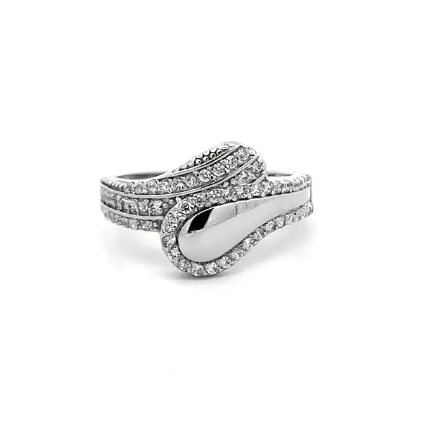 Nhẫn vàng trắng đính đá zircon