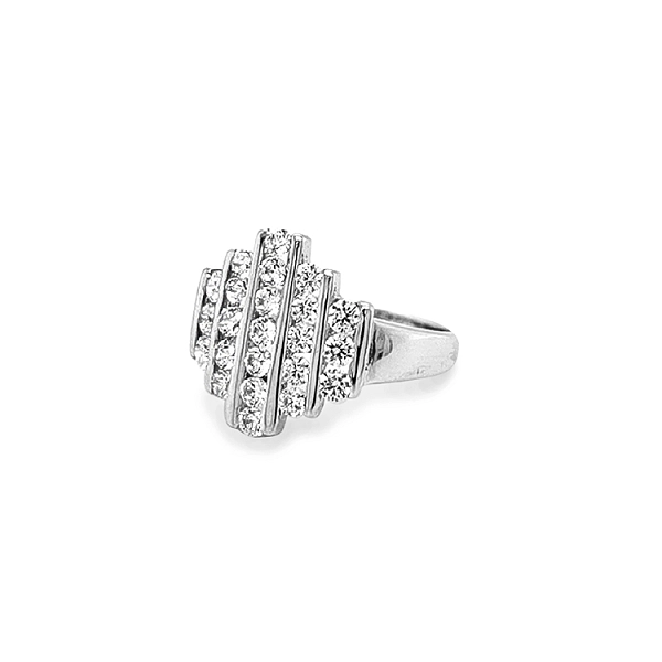Nhẫn vàng đính đá zircon