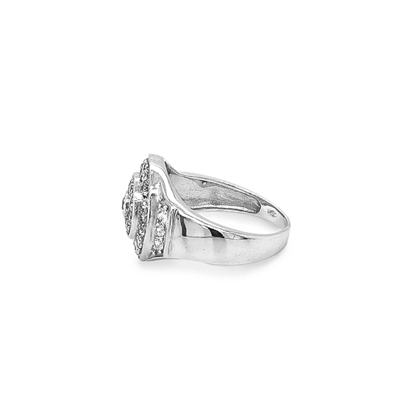 Nhẫn vàng đính đá zircon