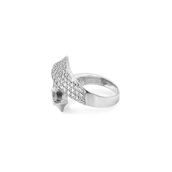 Nhẫn vàng đính đá zircon