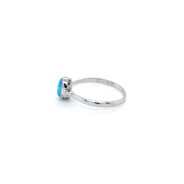 Nhẫn đính ngọc opal từ vàng trắng