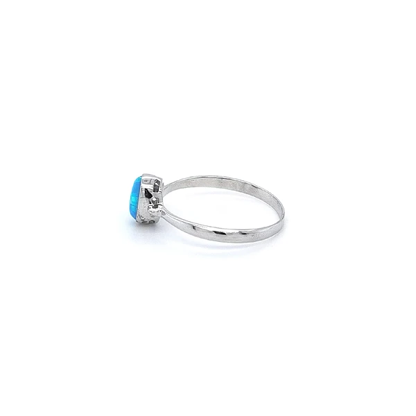 Nhẫn đính ngọc opal từ vàng trắng
