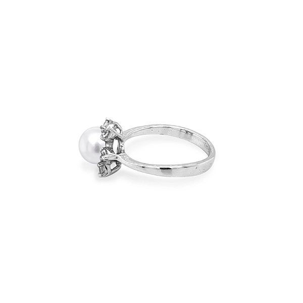 Nhẫn vàng đính ngọc trai và đá zircon