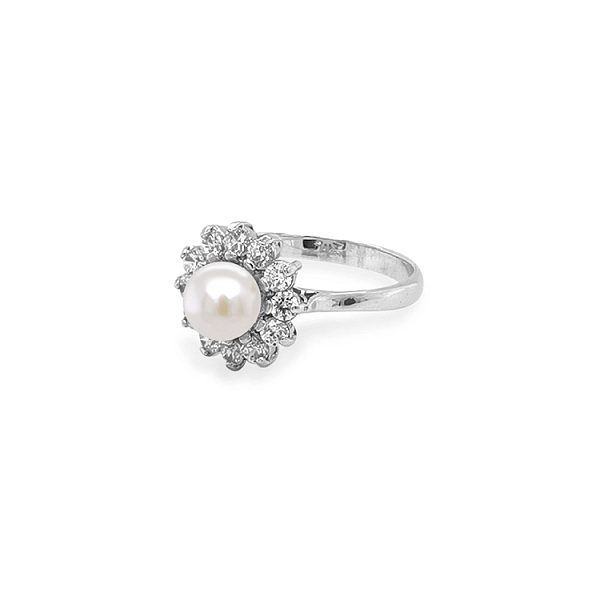Nhẫn vàng đính ngọc trai và đá zircon