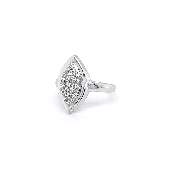 Nhẫn vàng trắng đính đá zircon trắng