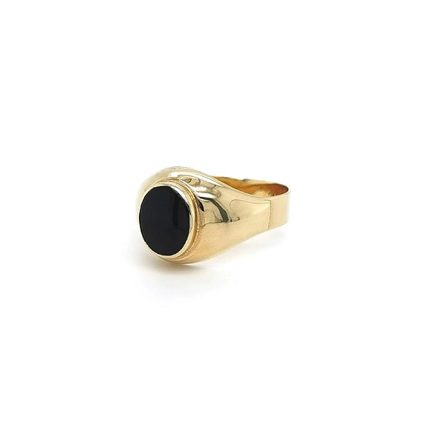 Nhẫn vàng đính đá onyx