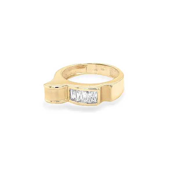 Nhẫn vàng đính đá zircon