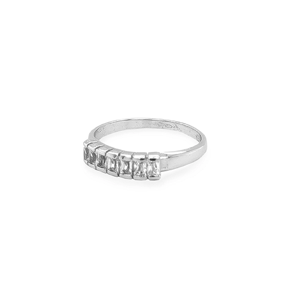 Nhẫn vàng đính đá zircon