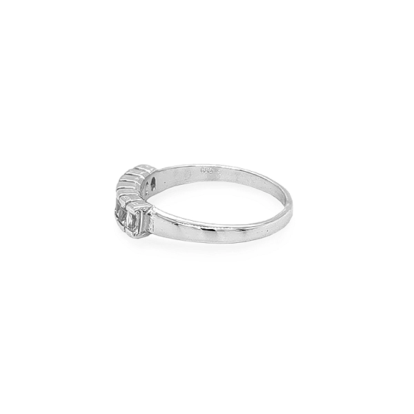Nhẫn vàng đính đá zircon